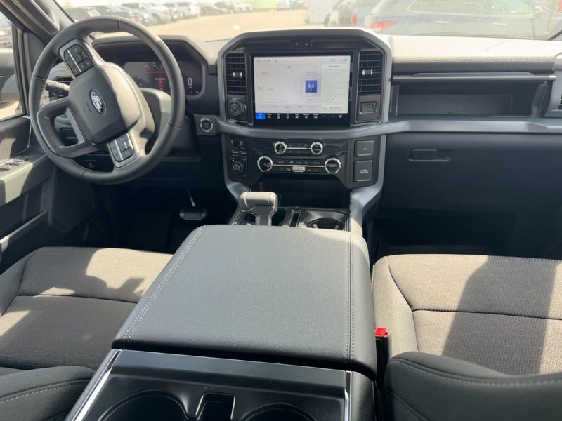 Ford F-150 Vehicle Full-screen Gallery Image 6