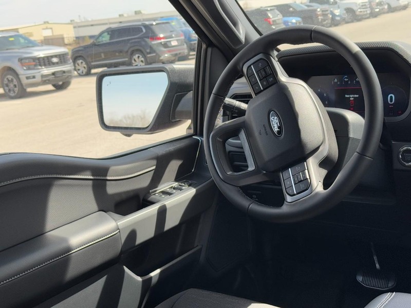 Ford F-150 Vehicle Full-screen Gallery Image 7