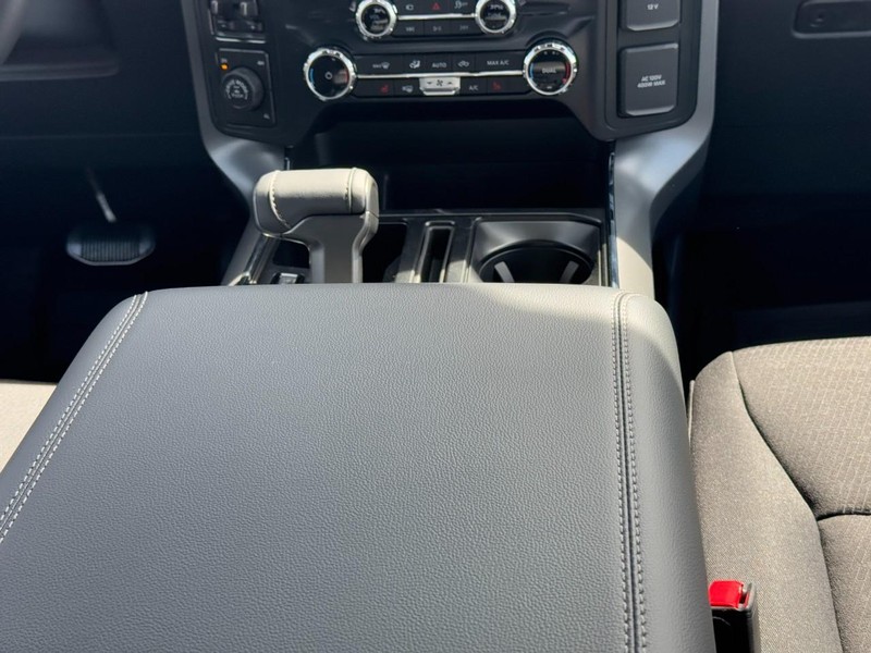 Ford F-150 Vehicle Full-screen Gallery Image 9