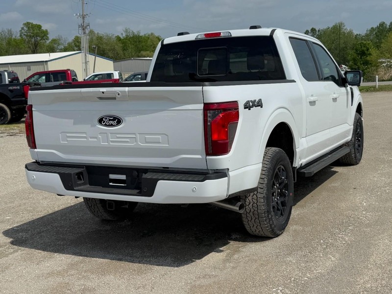 Ford F-150 Vehicle Full-screen Gallery Image 3