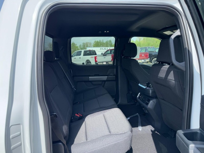 Ford F-150 Vehicle Full-screen Gallery Image 5