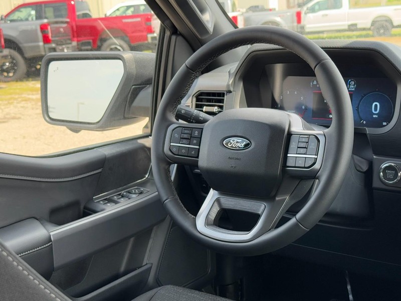 Ford F-150 Vehicle Full-screen Gallery Image 7