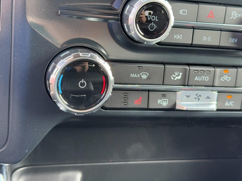 Ford F-150 Vehicle Full-screen Gallery Image 12