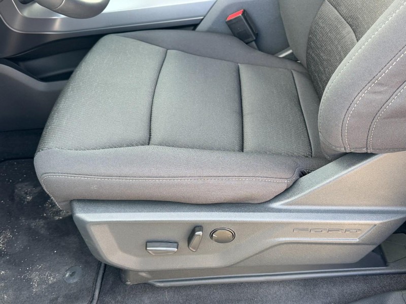 Ford F-150 Vehicle Full-screen Gallery Image 15