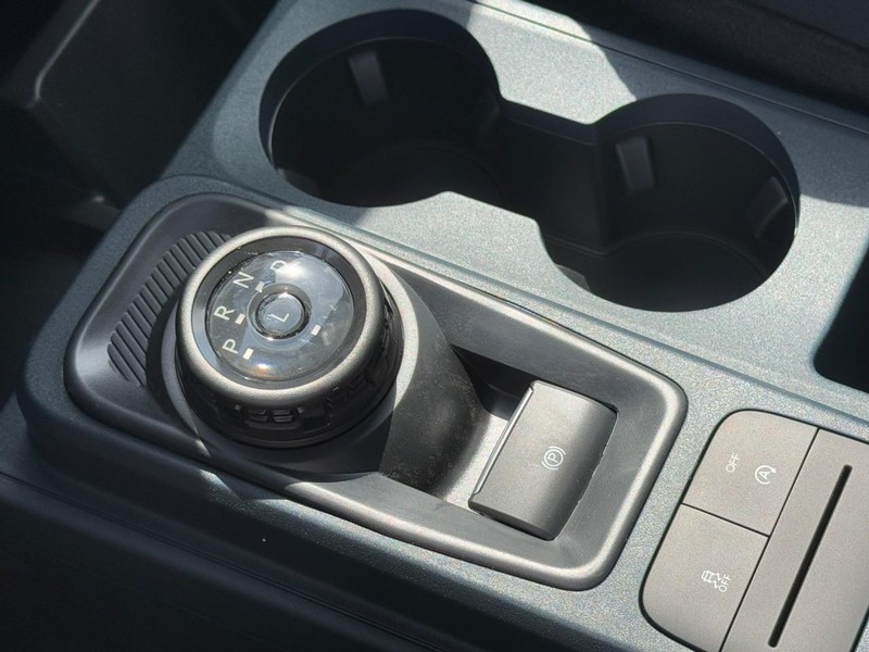 Ford Maverick Vehicle Image 12