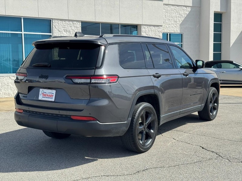Jeep Grand Cherokee L Vehicle Full-screen Gallery Image 3