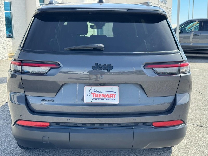 Jeep Grand Cherokee L Vehicle Full-screen Gallery Image 5