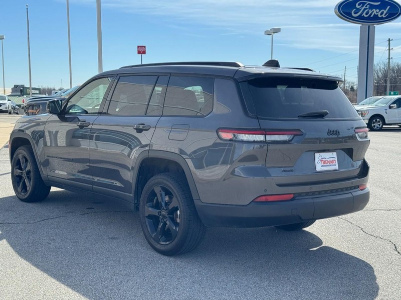 Jeep Grand Cherokee L Vehicle Full-screen Gallery Image 6