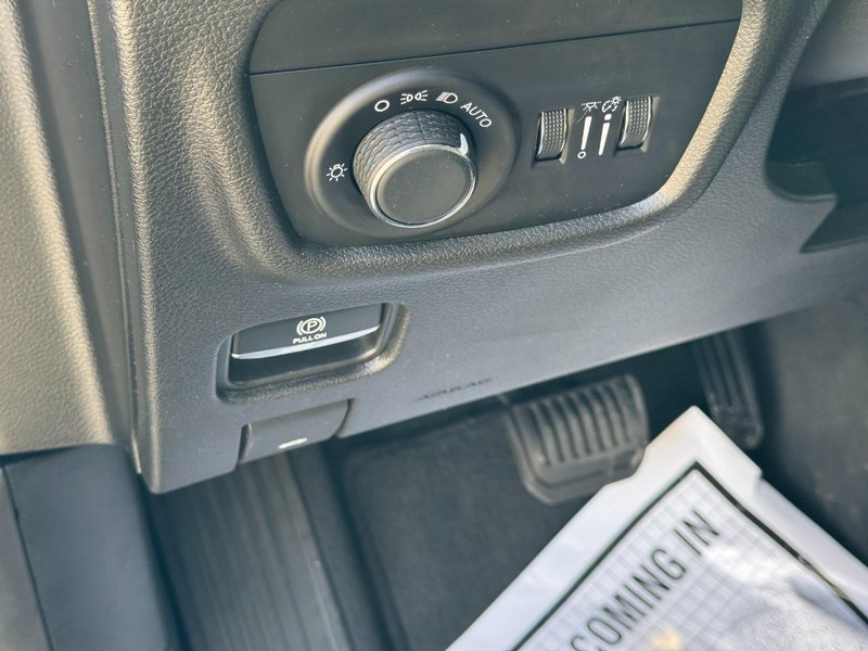 Jeep Grand Cherokee L Vehicle Full-screen Gallery Image 18