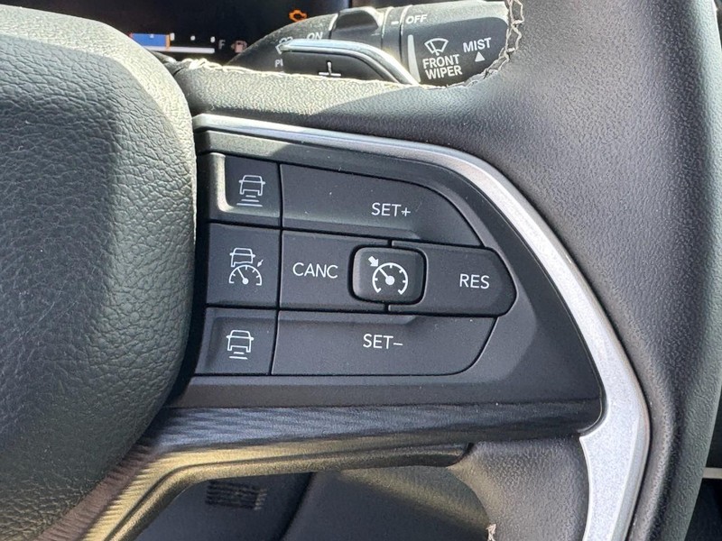 Jeep Grand Cherokee L Vehicle Full-screen Gallery Image 20