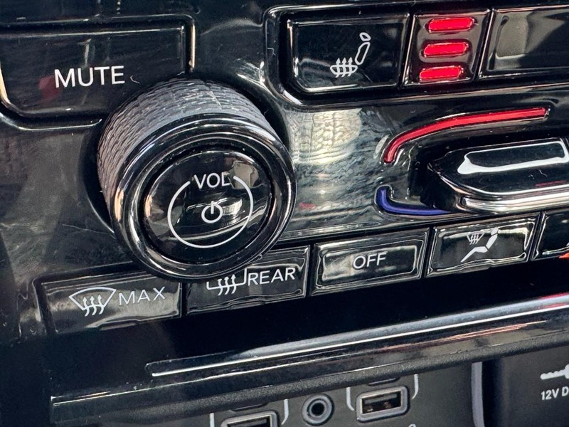 Jeep Grand Cherokee L Vehicle Full-screen Gallery Image 23