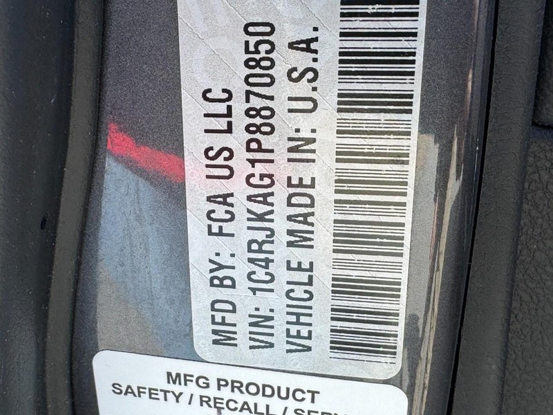 Jeep Grand Cherokee L Vehicle Full-screen Gallery Image 27