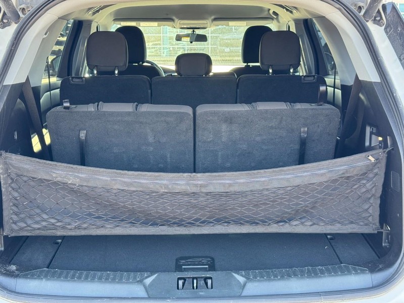 Ford Explorer Vehicle Full-screen Gallery Image 04