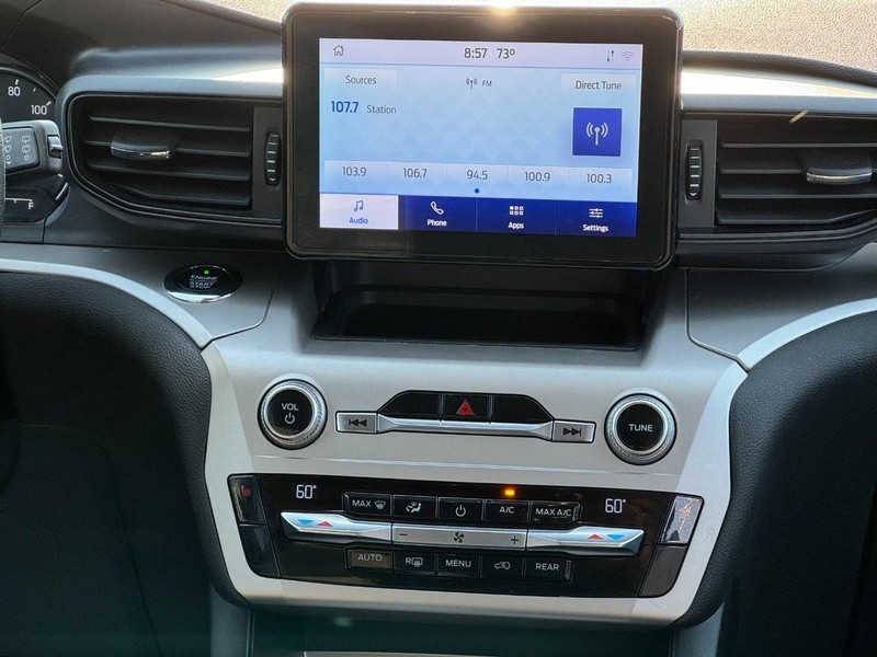 Ford Explorer Vehicle Full-screen Gallery Image 14