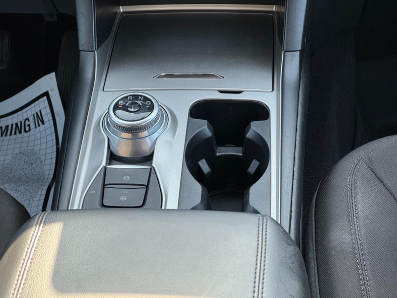 Ford Explorer Vehicle Full-screen Gallery Image 15