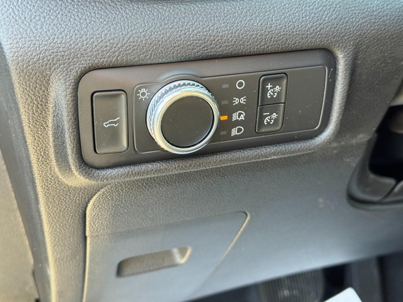 Ford Explorer Vehicle Full-screen Gallery Image 18