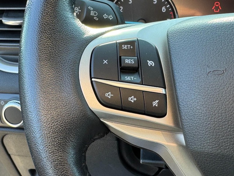 Ford Explorer Vehicle Full-screen Gallery Image 19