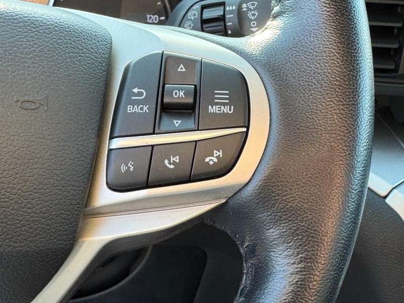 Ford Explorer Vehicle Full-screen Gallery Image 20