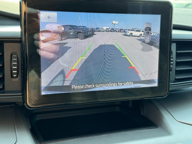 Ford Explorer Vehicle Full-screen Gallery Image 23