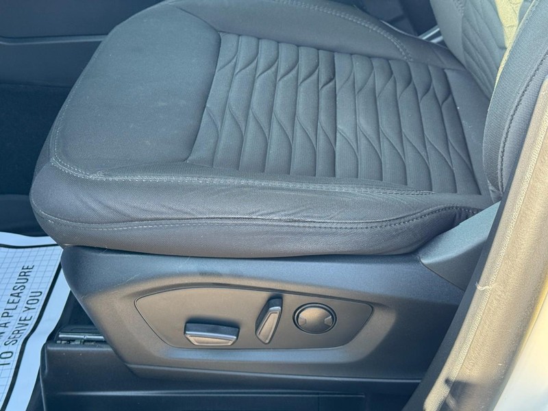 Ford Explorer Vehicle Full-screen Gallery Image 25