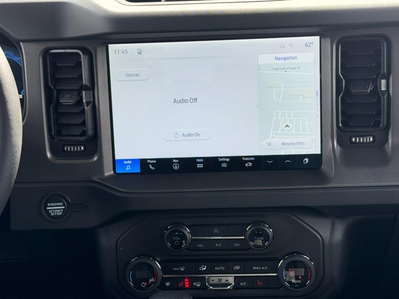 Ford Bronco Vehicle Full-screen Gallery Image 8