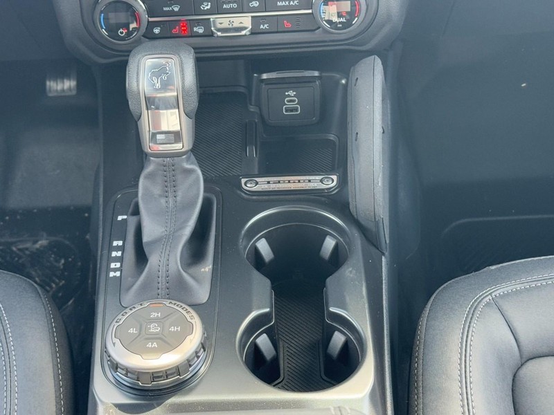 Ford Bronco Vehicle Full-screen Gallery Image 9