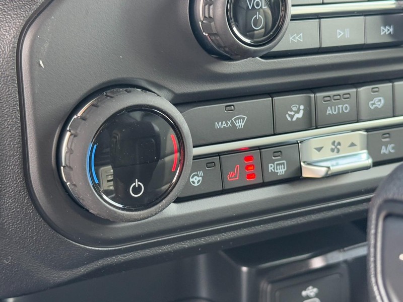 Ford Bronco Vehicle Full-screen Gallery Image 12