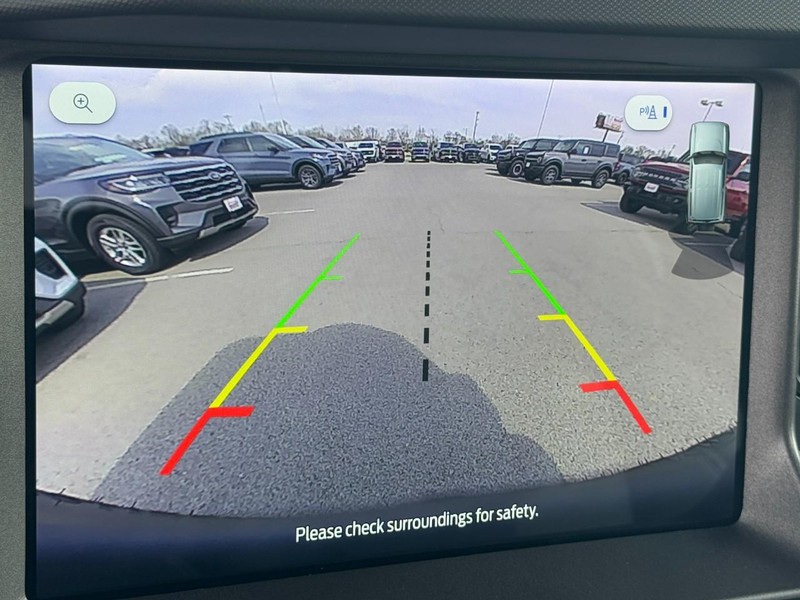 Ford Bronco Vehicle Full-screen Gallery Image 14