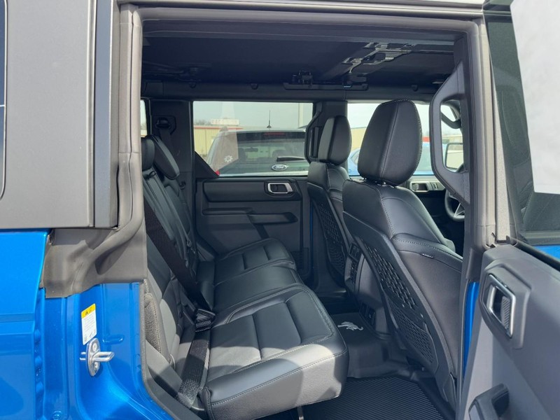 Ford Bronco Vehicle Full-screen Gallery Image 5