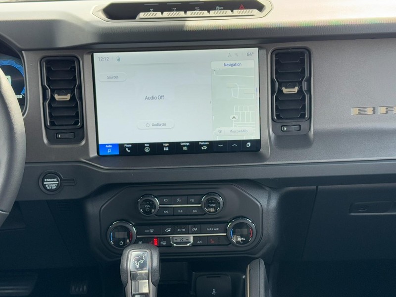 Ford Bronco Vehicle Full-screen Gallery Image 8