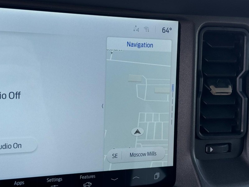 Ford Bronco Vehicle Full-screen Gallery Image 13