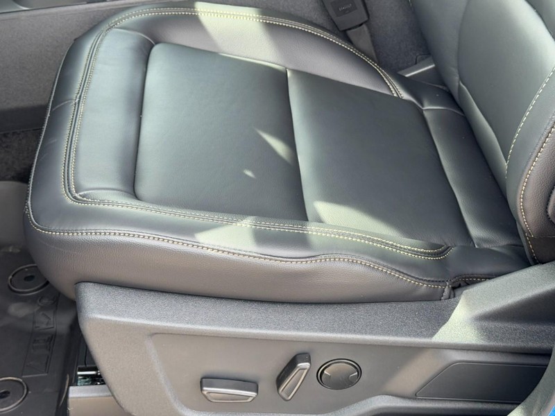 Ford Bronco Vehicle Full-screen Gallery Image 15