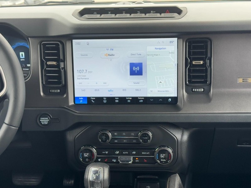 Ford Bronco Vehicle Full-screen Gallery Image 8