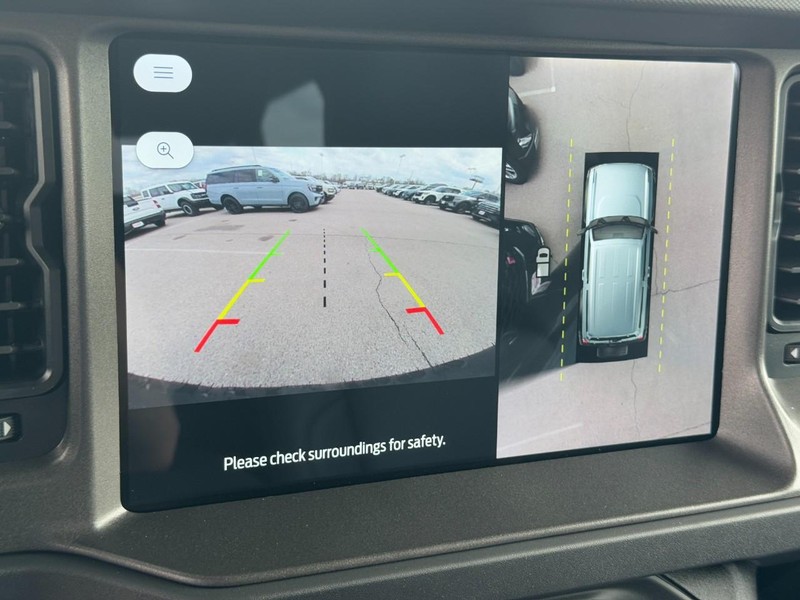 Ford Bronco Vehicle Full-screen Gallery Image 14