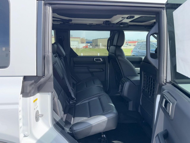 Ford Bronco Vehicle Full-screen Gallery Image 5