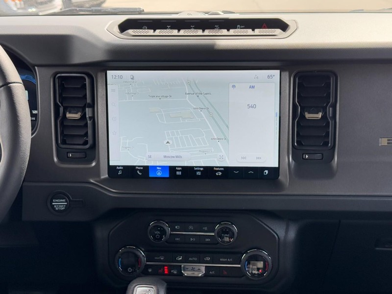 Ford Bronco Vehicle Full-screen Gallery Image 8