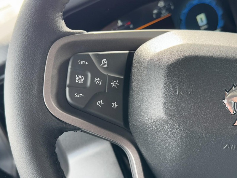 Ford Bronco Vehicle Full-screen Gallery Image 10