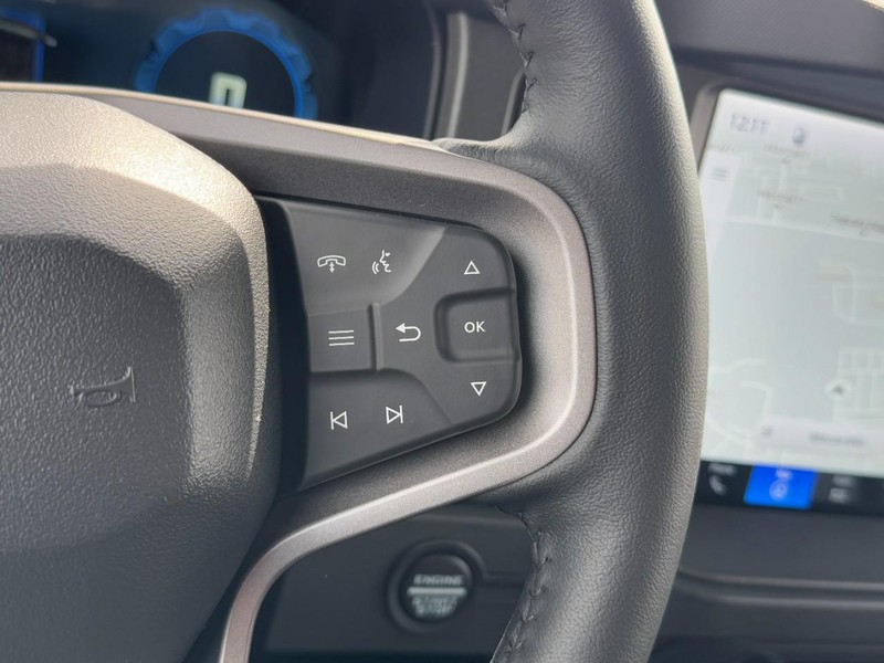 Ford Bronco Vehicle Full-screen Gallery Image 11