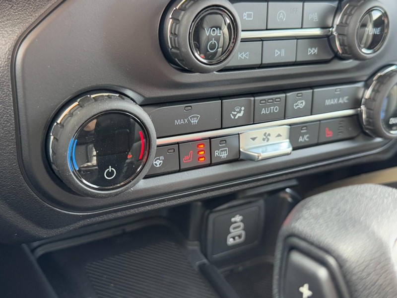 Ford Bronco Vehicle Full-screen Gallery Image 12