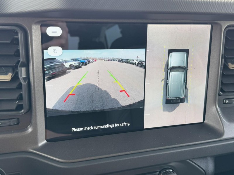 Ford Bronco Vehicle Full-screen Gallery Image 14