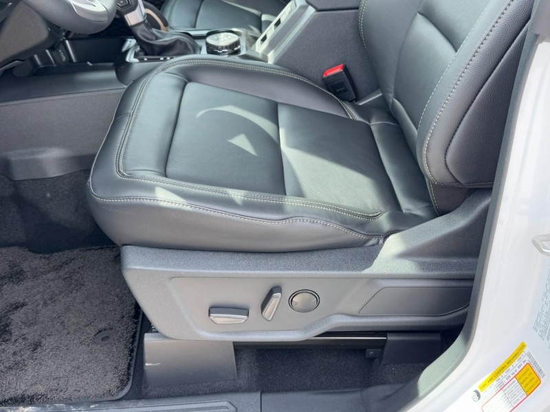 Ford Bronco Vehicle Full-screen Gallery Image 15