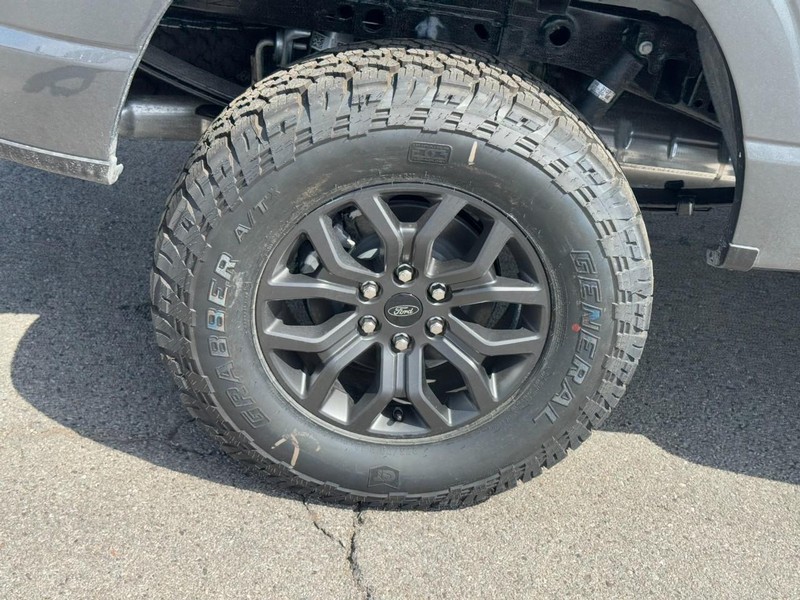 Ford F-150 Vehicle Full-screen Gallery Image 4