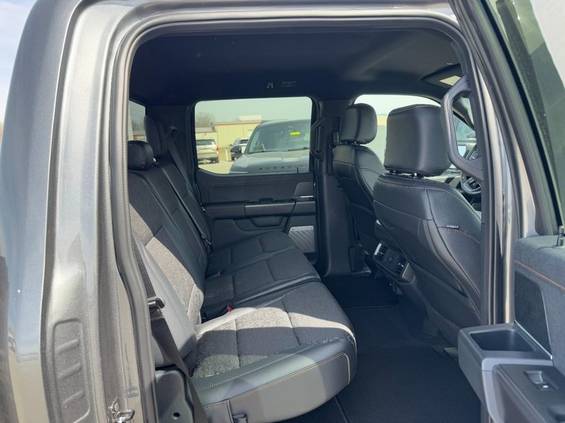 Ford F-150 Vehicle Full-screen Gallery Image 5