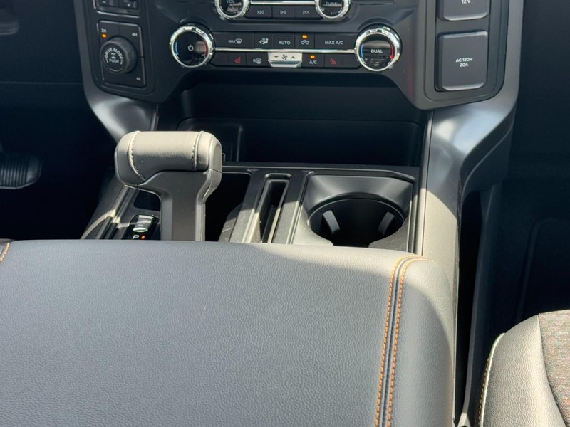 Ford F-150 Vehicle Full-screen Gallery Image 9