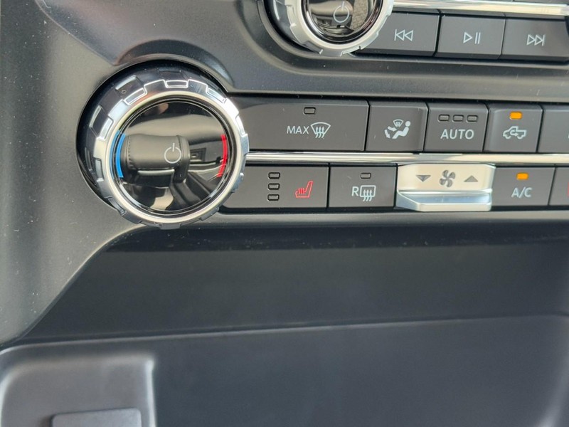 Ford F-150 Vehicle Full-screen Gallery Image 12