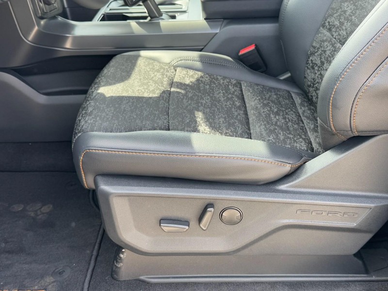 Ford F-150 Vehicle Full-screen Gallery Image 15