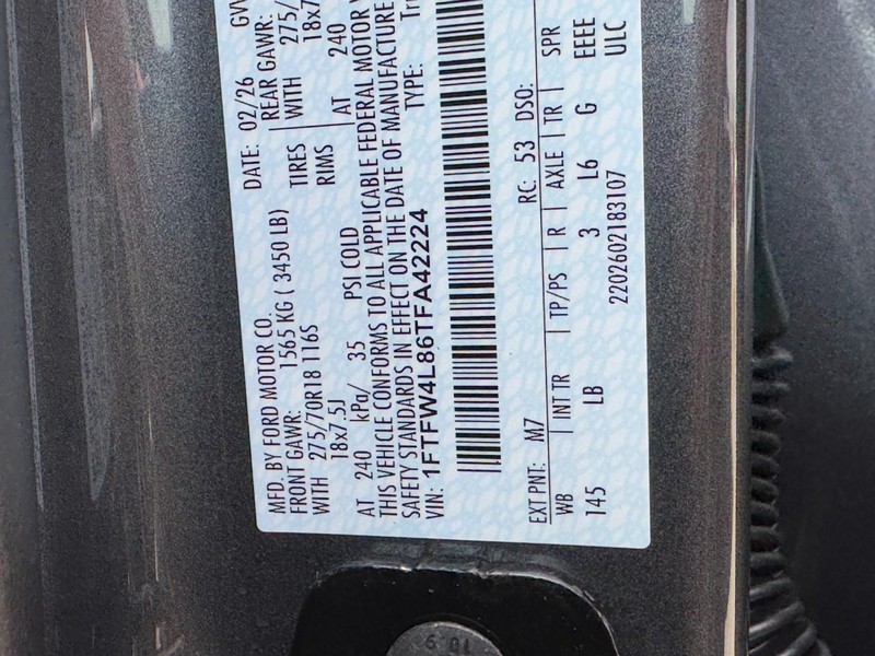 Ford F-150 Vehicle Full-screen Gallery Image 16