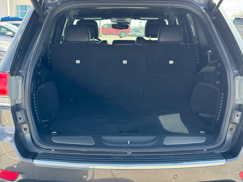 Jeep Grand Cherokee Vehicle Image 04