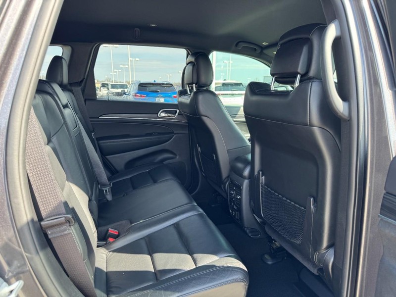 Jeep Grand Cherokee Vehicle Image 10