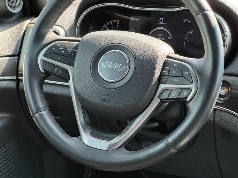 Jeep Grand Cherokee Vehicle Image 12